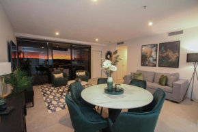 Circle on Cavill Pay 2 Stay 3 Nov Special Apartment Resort w FREE parking